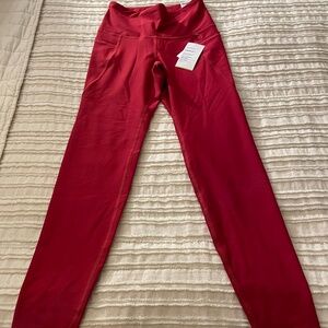Old Navy Powersoft Elevate Leggings. Size small. NWT